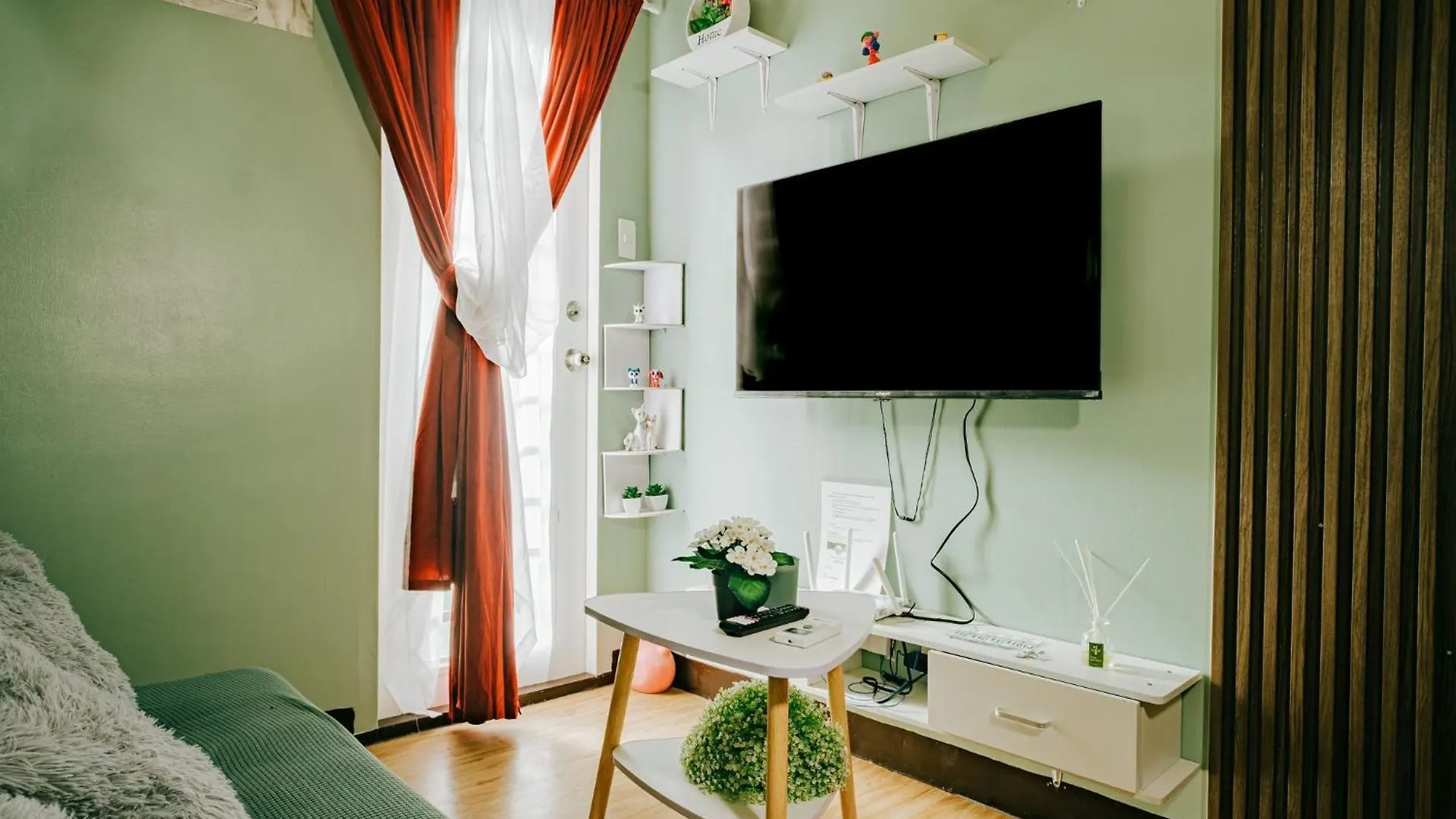 Modern Minimalist - Relaxwork Airport Pickup Netflix Apartment Davao