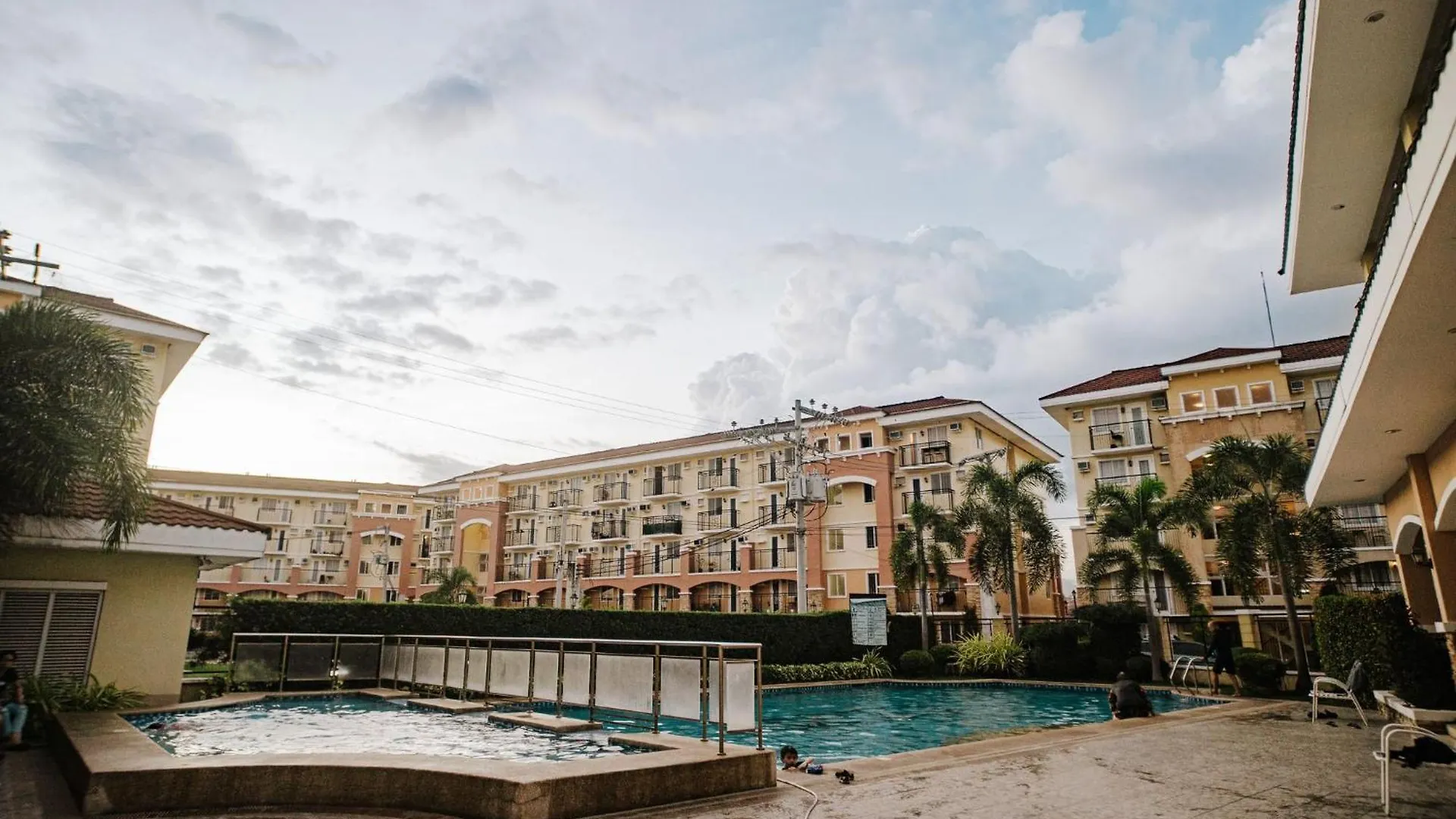Modern Minimalist - Relaxwork Airport Pickup Netflix Apartment Davao 0*,