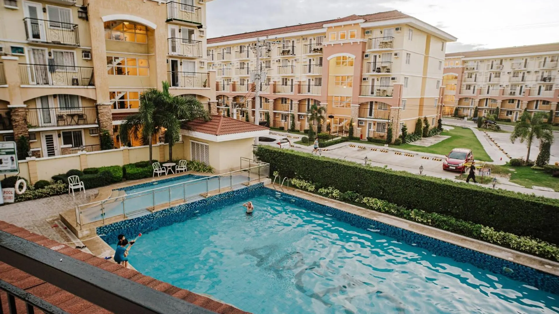 Modern Minimalist - Relaxwork Airport Pickup Netflix Apartment Davao Philippines